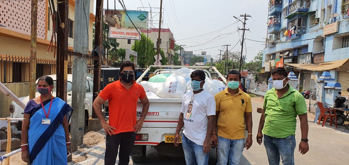 Moquim Foundation volunteers distributing dry rations during the 2020 lockdown in Cuttack